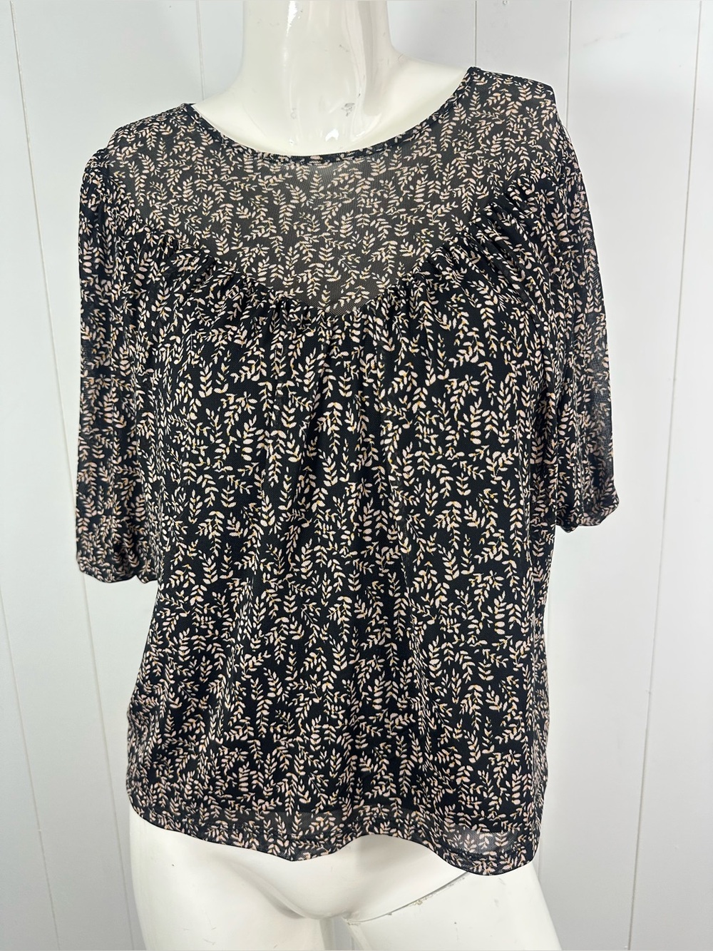 Evereve Womens Size Small S Black Floral Mesh Short Sleeve Top Tunic Boho